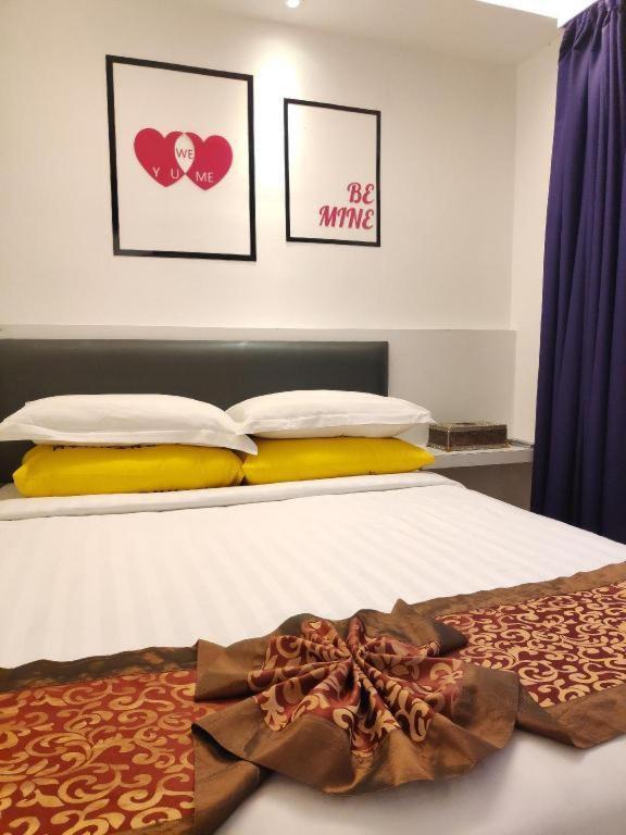 Hotel Zamburger Plaza Mahkota Malacca Luaran gambar