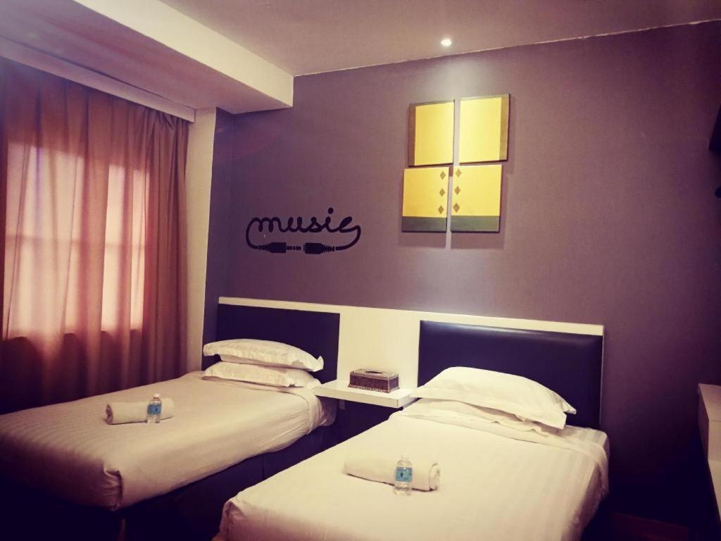 Hotel Zamburger Plaza Mahkota Malacca Luaran gambar