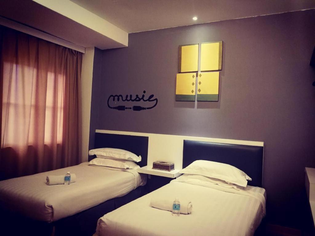 Hotel Zamburger Plaza Mahkota Malacca Luaran gambar