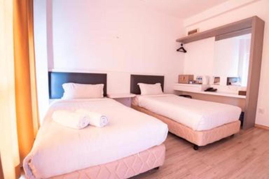 Hotel Zamburger Plaza Mahkota Malacca Luaran gambar